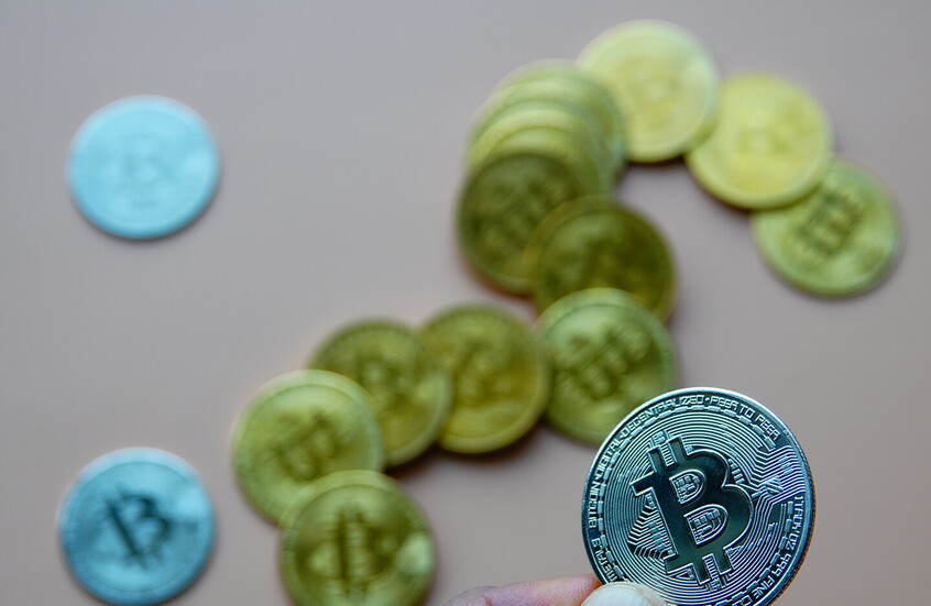 أسعار الذهب والبيتكوين تصعد بعد انسحاب بايدن من السباق الرئاسي