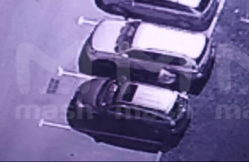 لحظة زرع عبوة ناسفة بسيارة ضابط بالجيش الروسي في موسكو