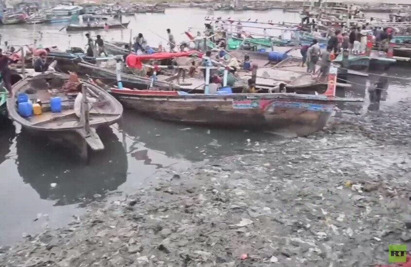 معاناة الصيادين.. تلوث المياه في باكستان