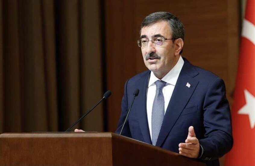 نائب الرئيس التركي يمنح جائزة "المتفكر لمعهد الفكر الإسلامي 2024" لمفكر مغربي