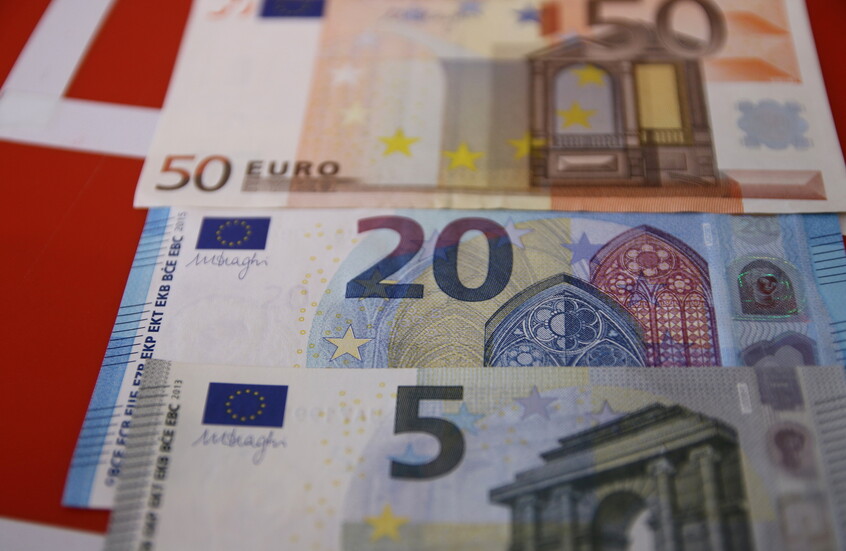 المفوضية الأوروبية تحظر المشاركة في عملية تبادل الأصول مع الروس