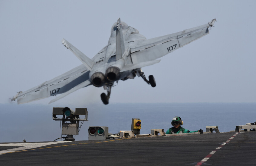 القيادة المركزية الأمريكية تعلن تدمير صاروخين معدين للإطلاق تابعين للحوثيين