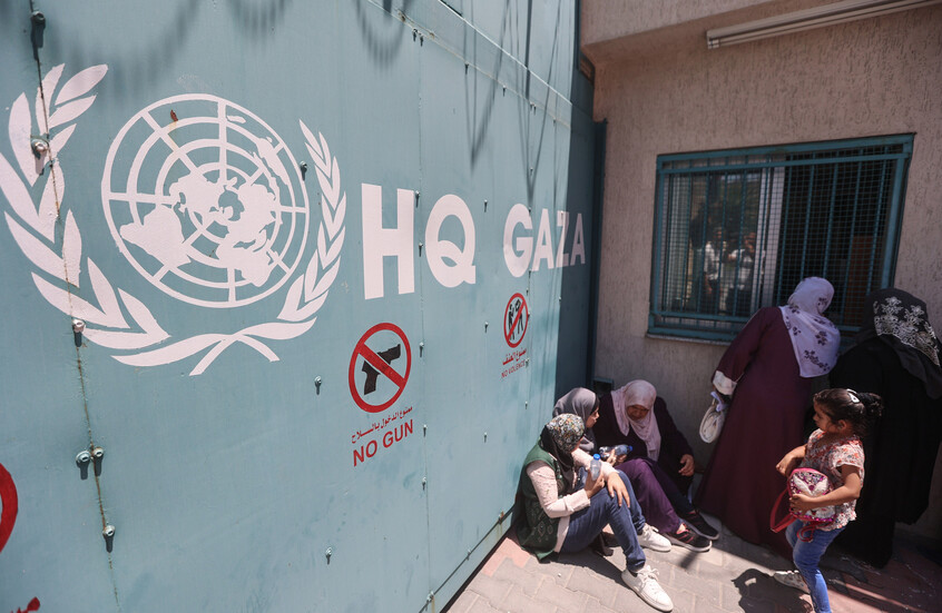 بوريل يطالب إسرائيل بعدم تصنيف "الأونروا" منظمة إرهابية