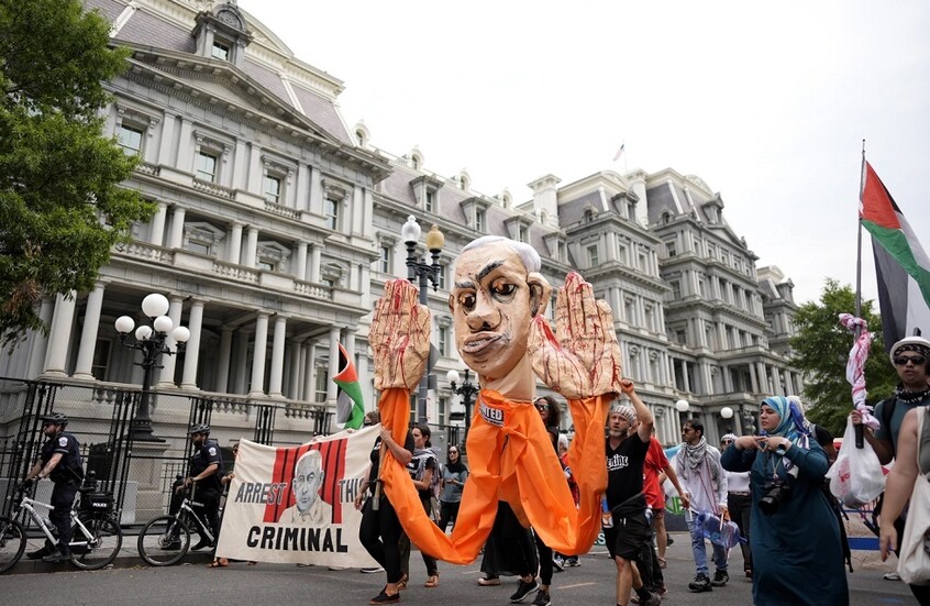 تزامنا مع لقاء نتنياهو ببايدن وهاريس.. متظاهرون مناهضون لحرب غزة ينظمون احتجاجا قرب البيت الأبيض