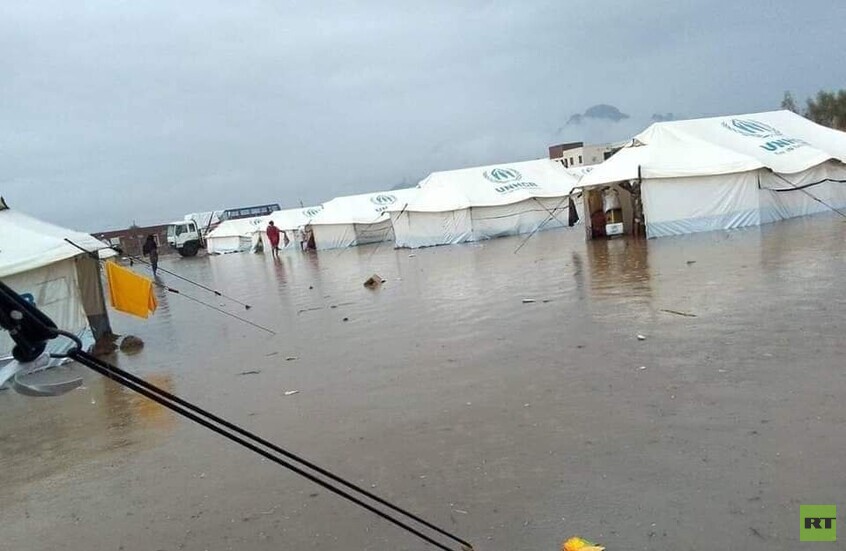 السودان.. أمطار غزيرة تهطل في كسلا والمياه تجتاح مراكز إيواء النازحين (صور)