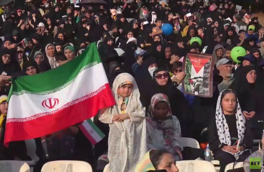 إيران تشهد احتفالات في طهران دعماً لارتداء الحجاب