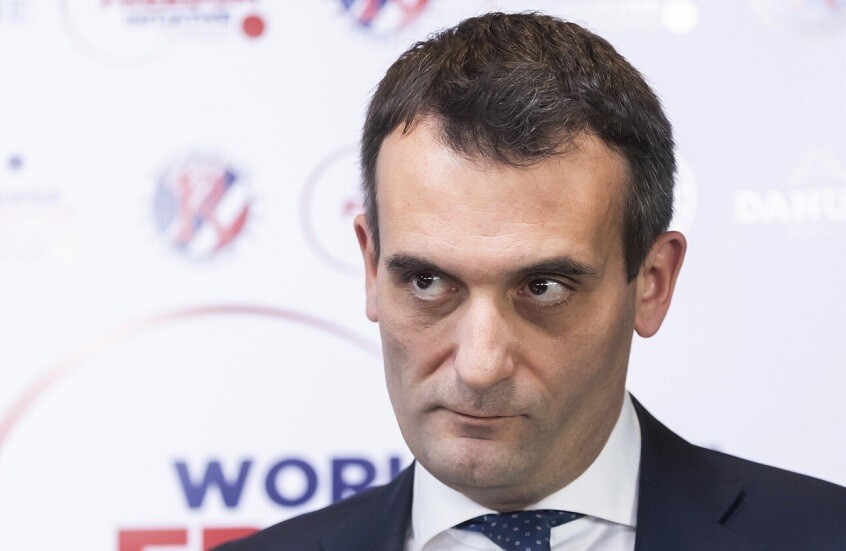 زعيم حزب فرنسي يحذر من تداعيات سرقة أوروبية علنية لعائدات الأصول الروسية المجمدة