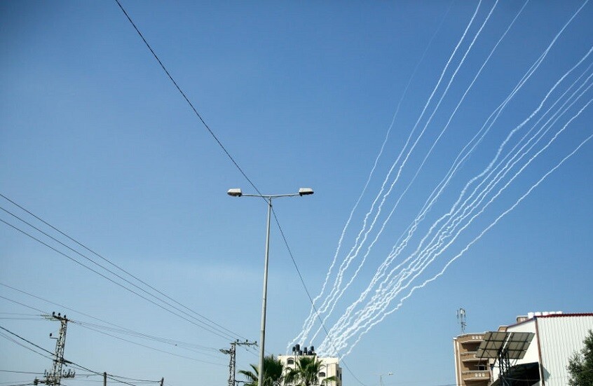 "القبة الحديدية" الإسرائيلية تحاول التصدي لصواريخ أطلقت من غزة تجاه عسقلان