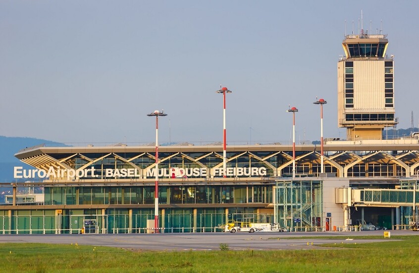 استئناف الملاحة بمطار بازل - مولوز عند الحدود الفرنسية السويسرية بعد إنذار بقنبلة أدى إلى إخلائه