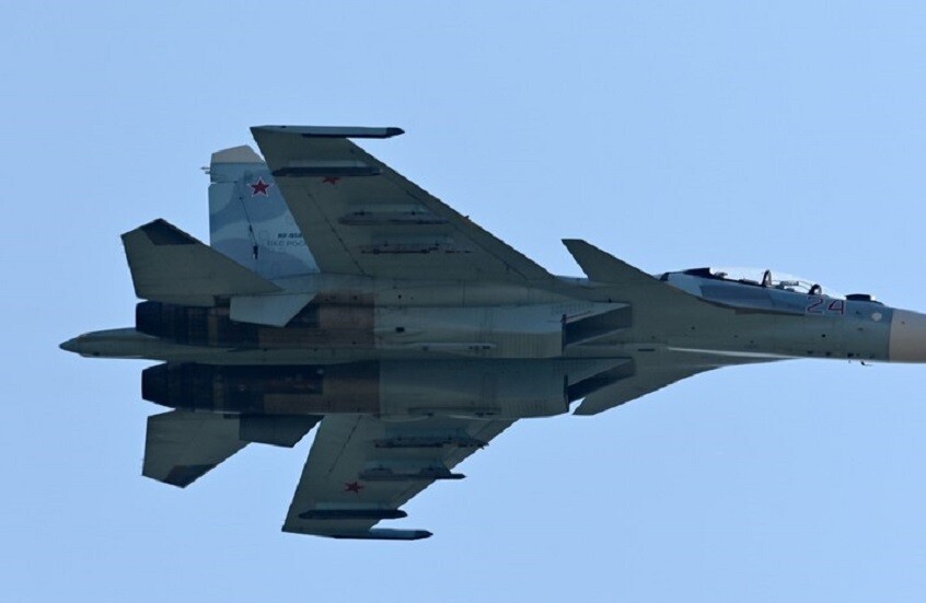 مقاتلة "سو-27" روسية تعترض طائرات بريطانية فوق البحر الأسود