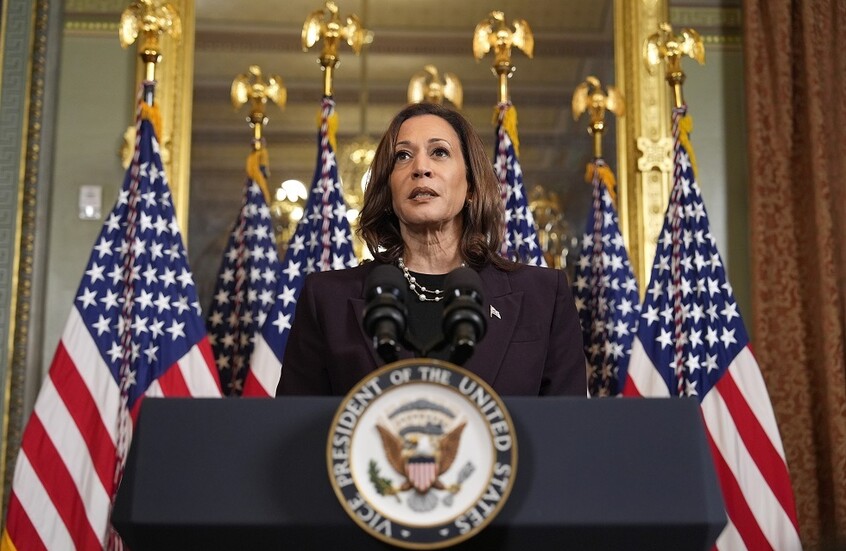 هاريس تعلن رسميا أنها مستعدة للمناظرة مع ترامب.. والأخير يشترط