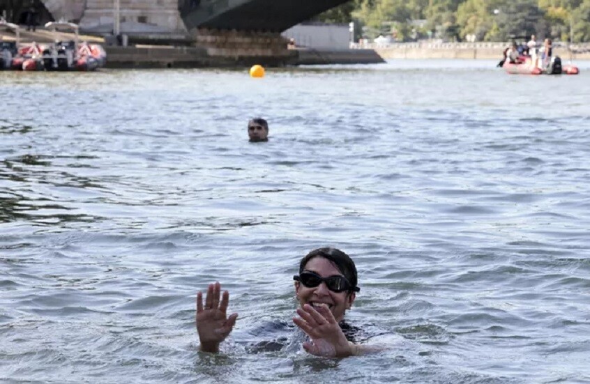 إعلام: تلوث نهر السين يوم سباحة عمدة باريس تجاوز المعدل الطبيعي
