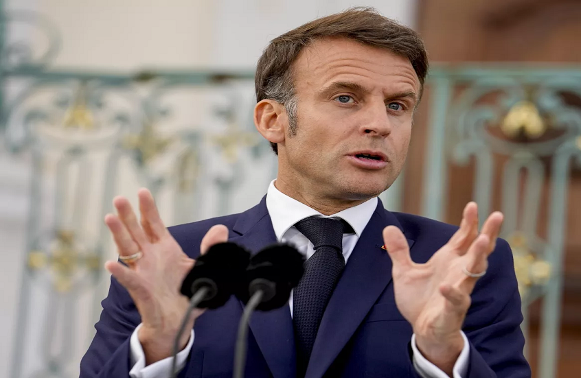 سياسي فرنسي ينشر مشاهد لتعرض ماكرون لصيحات استهجان خلال افتتاح أولمبياد باريس! (فيديو)