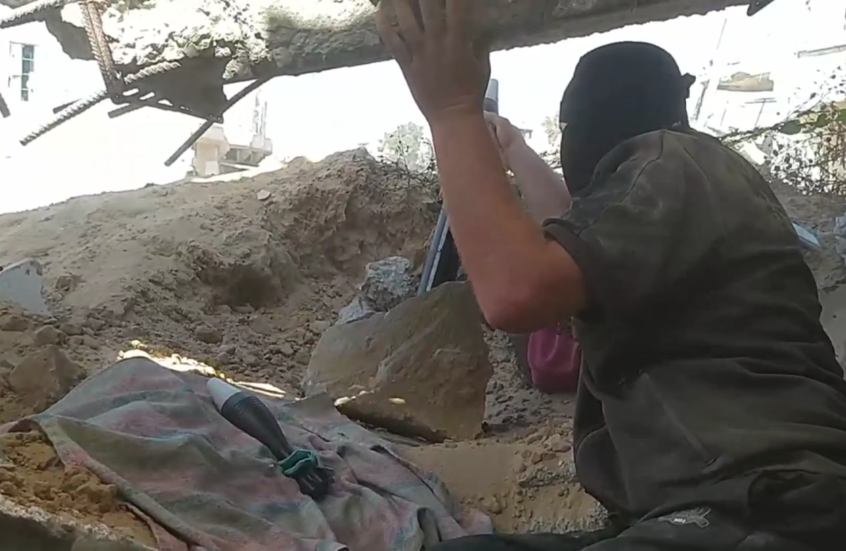 "سرايا القدس" تعرض مشاهد من استهداف جنود وآليات إسرائيلية شرق مدينة خان يونس (فيديو)