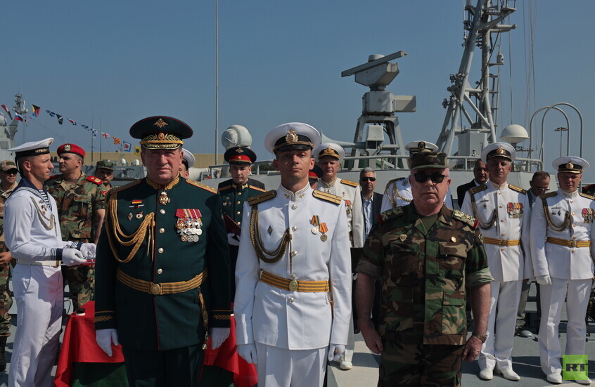 البحرية الروسية تقيم احتفالا في ميناء طرطوس السوري بمناسبة يوم البحرية (فيديو)