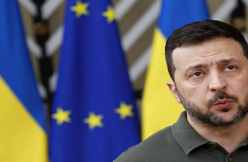 عالم سياسة: على زيلينسكي الاهتمام بالأوضاع الكارثية في جبهات القتال بدلا من الانتخابات الأمريكية