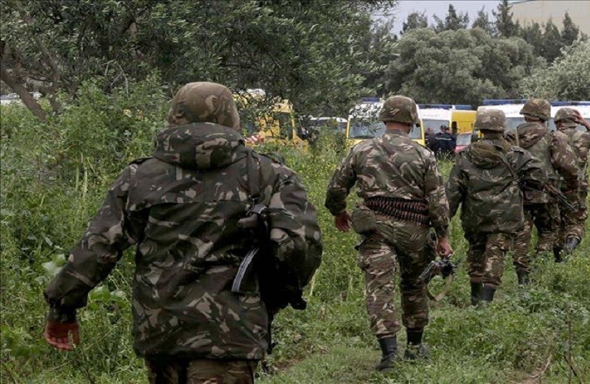 الجيش الجزائري يعلن "القضاء على 3 إرهابيين خطيرين" ويصادر أسلحة