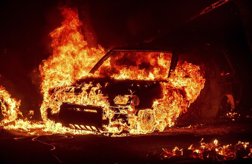 متواصل منذ الأربعاء.. حريق ضخم يلتهم غابات كاليفورنيا ورجال الإطفاء عاجرون عن السيطرة (صور + فيديو)