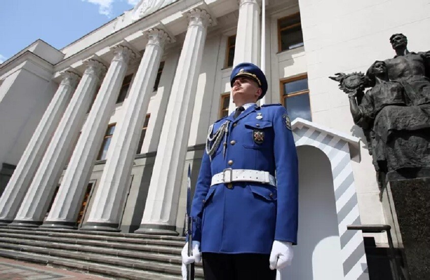 نائب أوكراني: مكتب زيلينسكي يتكتم على بيانات الموظفين في القوات الأوكرانية