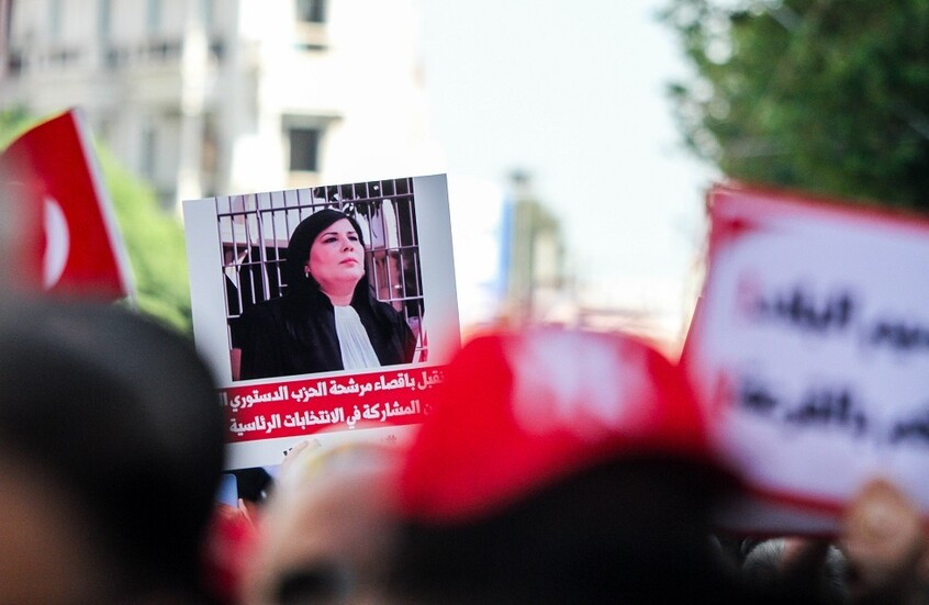 تونس.. تأخير النظر في قضية عبير موسي مع رفض الإفراج عنها