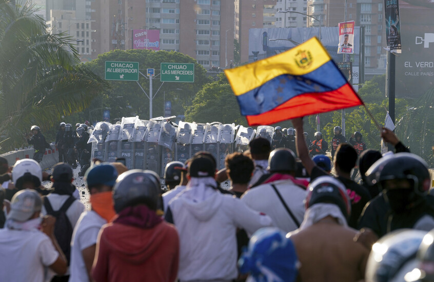 احتجاجات ضد نتائج الانتخابات في فنزويلا.. ومادورو يحذر