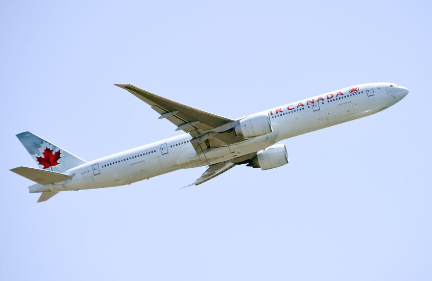 شجار على متن طائرة في مطار عربي يؤخر إقلاعها 30 ساعة (فيديو)