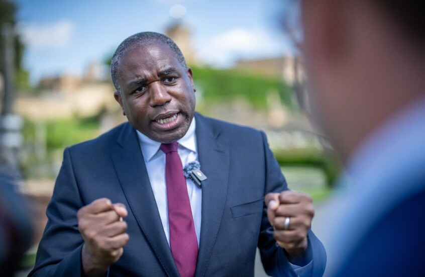 "ارحلوا".. وزير الخارجية البريطاني يوجه رسالة إلى مواطنيه في لبنان