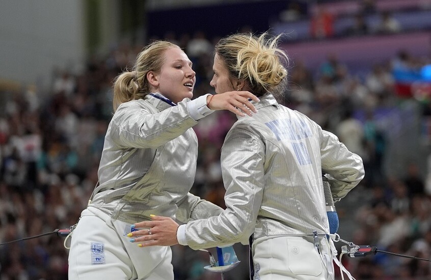 عناق أوكراني روسي في أولمبياد باريس 2024