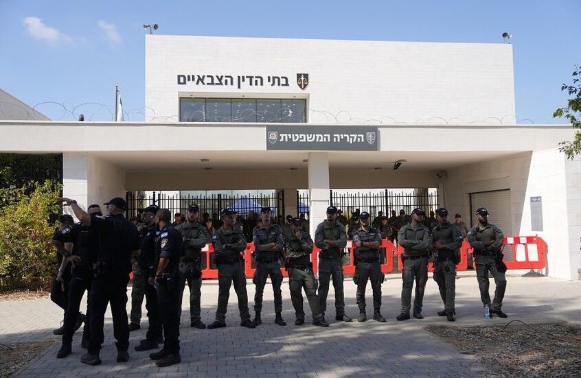 موقع عبري: "الشاباك" حذر الشرطة الإسرائيلية قبل اقتحام قاعدة المحاكم العسكرية في بيت ليد