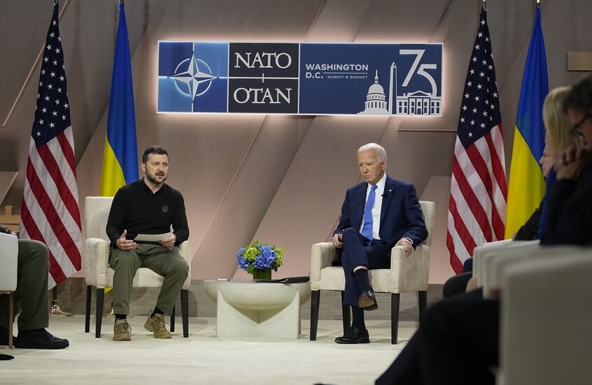 استطلاع: 49% من الأمريكيين يعتبرون أنه لا ينبغي على بلادهم أن تساعد أوكرانيا