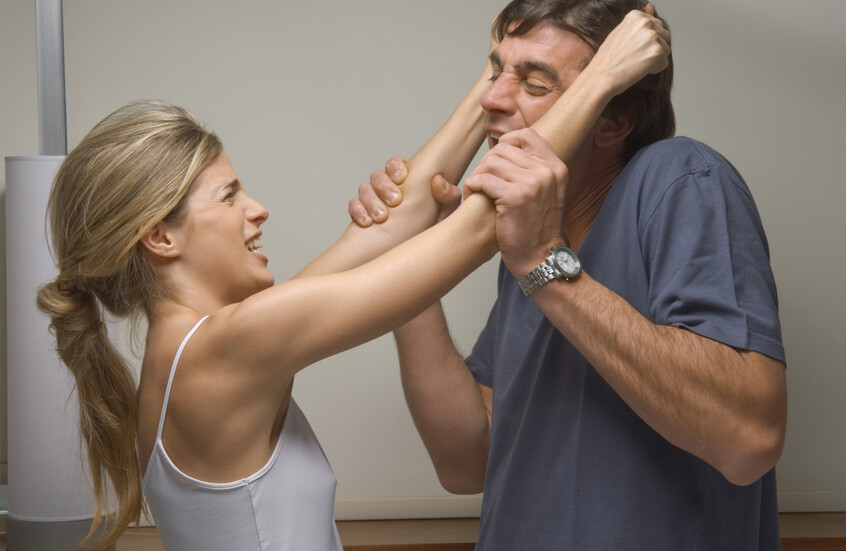 إحصائية: 30% من الزوجات المصريات يضربن أزواجهن (فيديو)