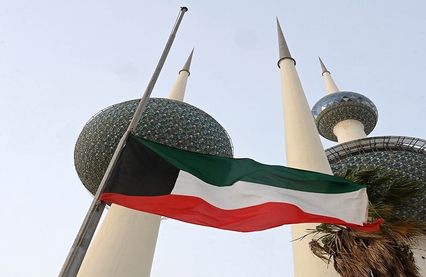 وزير الداخلية الكويتي يستقبل طبيبا لبنانيا حاولت زميلته توريطه في قضية كيدية (صورة)