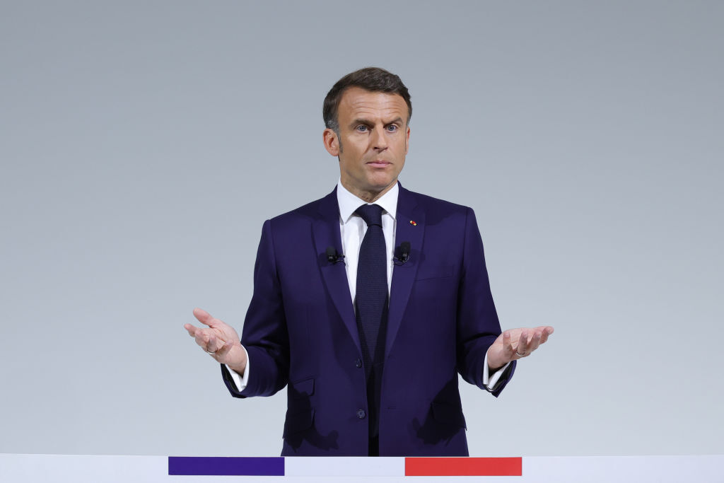 صحيفة: الفرنسيون عاقبوا ماكرون على أخطائه الفادحة بحق روسيا وحرموه من أصواتهم
