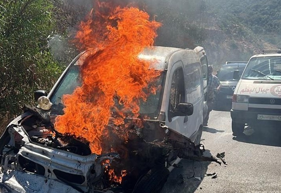 مسيرة إسرائيلية تستهدف سيارة ببلدة جبال البطم في جنوب لبنان (فيديو)