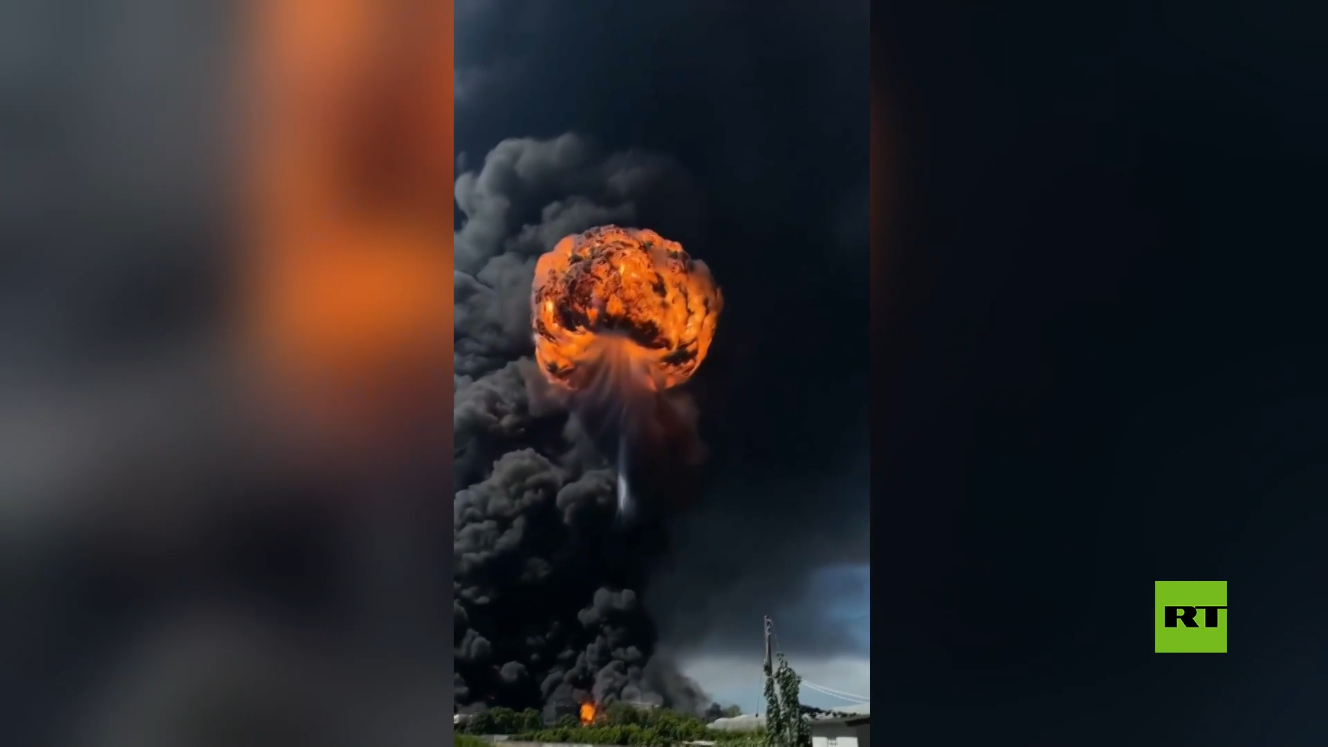 كرة نارية ضخمة! .. لحظة انفجار في مصنع في تايوان