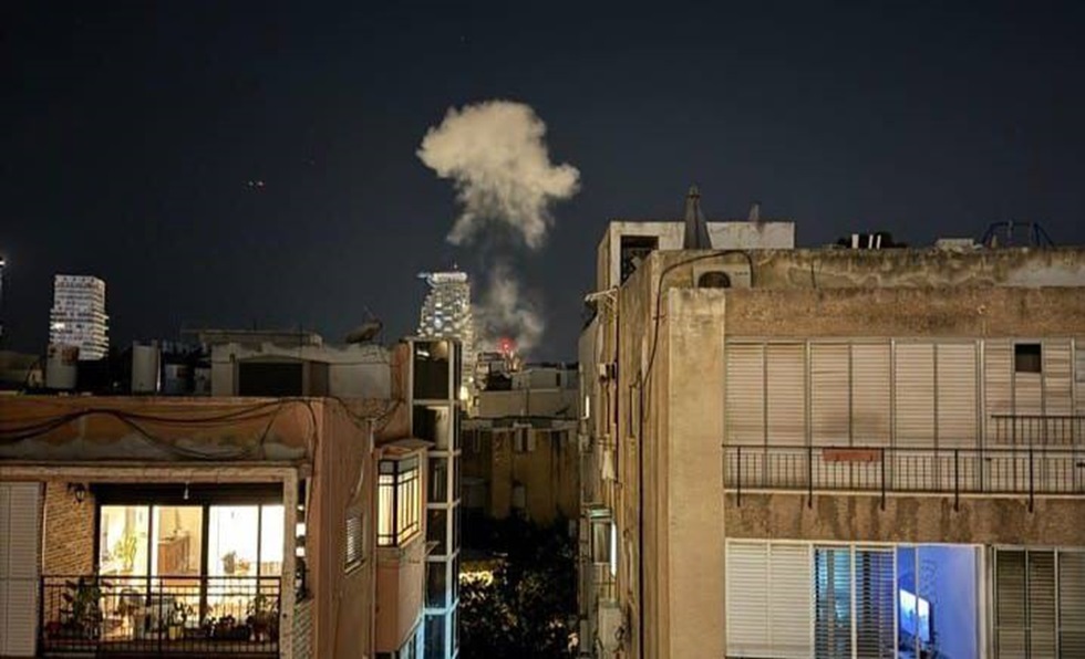 صفارات الإنذار لم تنطلق والمصدر مجهول.. الجيش الإسرائيلي يصدر بيانا إثر "سقوط هدف جوي على تل أبيب"