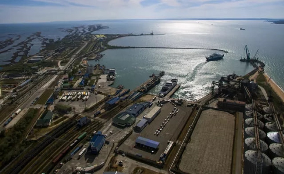 قتيل وجرحى بهجوم مسيرات أوكرانية على عبّارة في ميناء نهري جنوبي روسيا