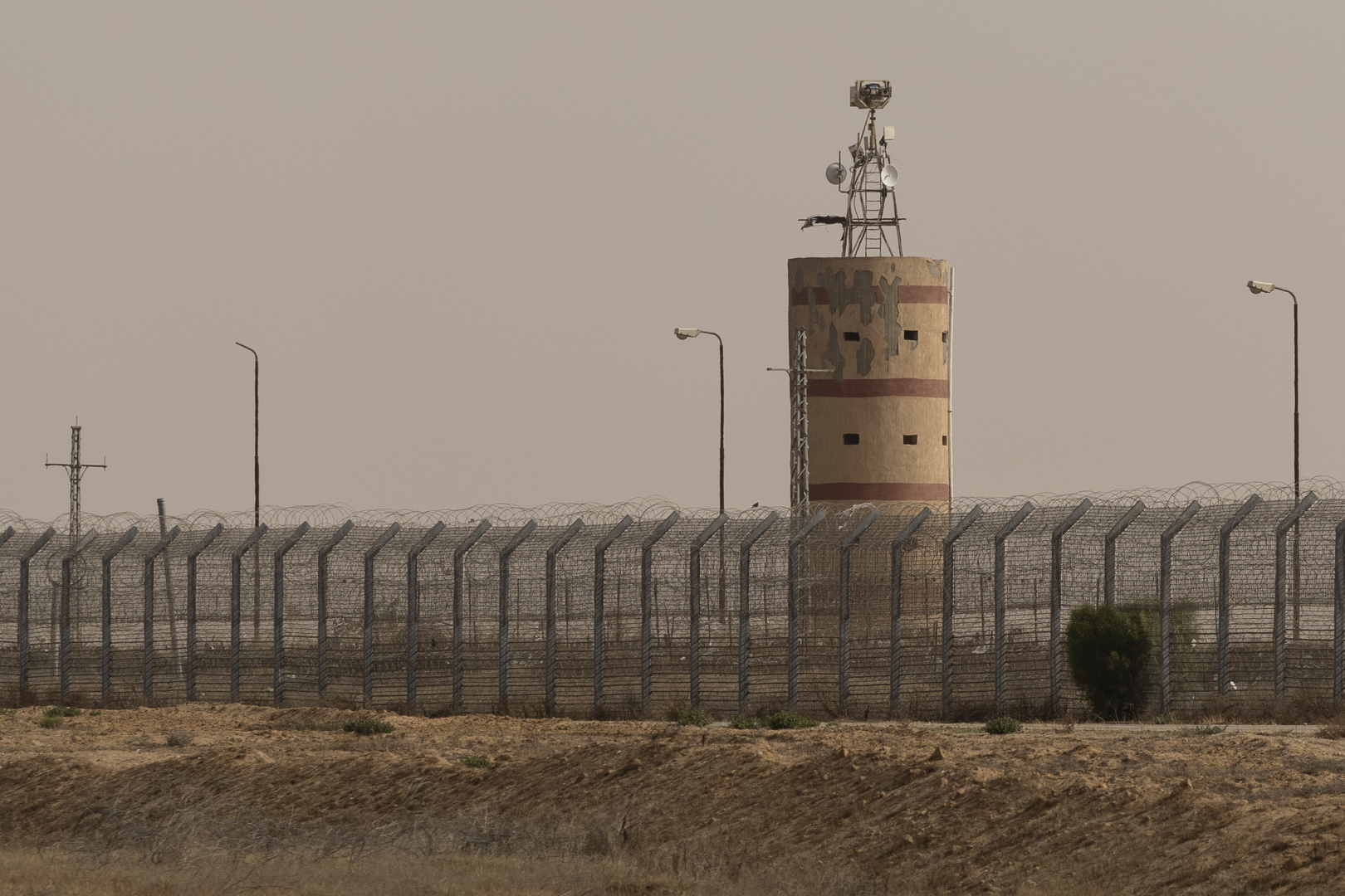 إسرائيل تلمح لمصر بانسحابها من محور فيلادفيا قريبا