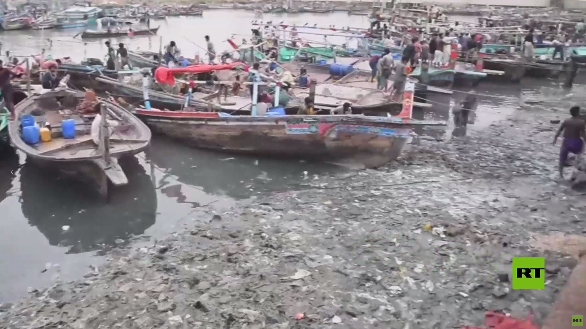 معاناة الصيادين.. تلوث المياه في باكستان