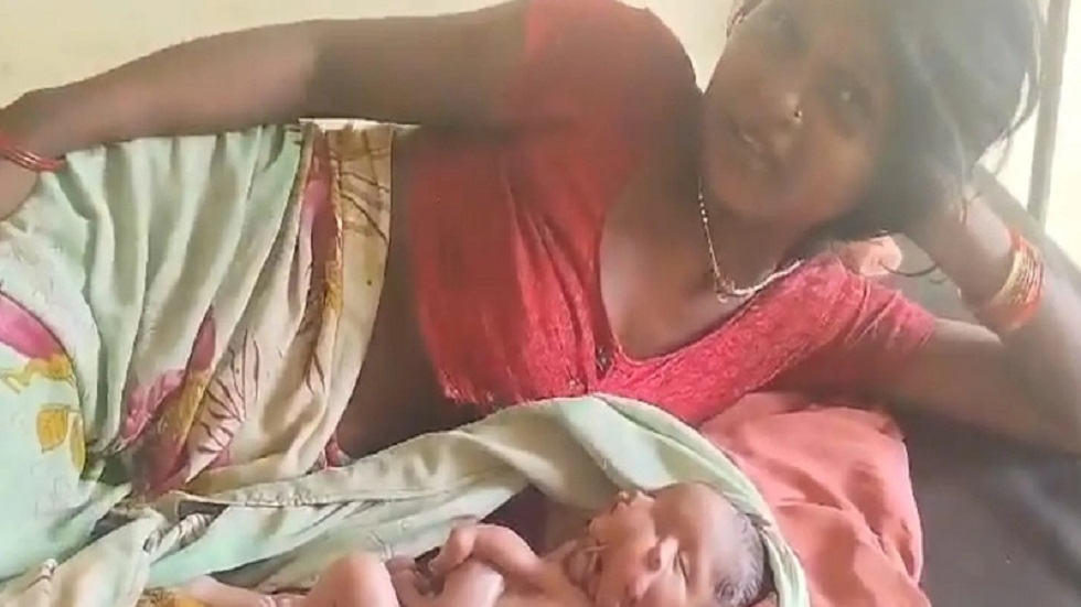 الهند.. ولادة طفل بأربعة أذرع وأربعة أرجل ووجهين
