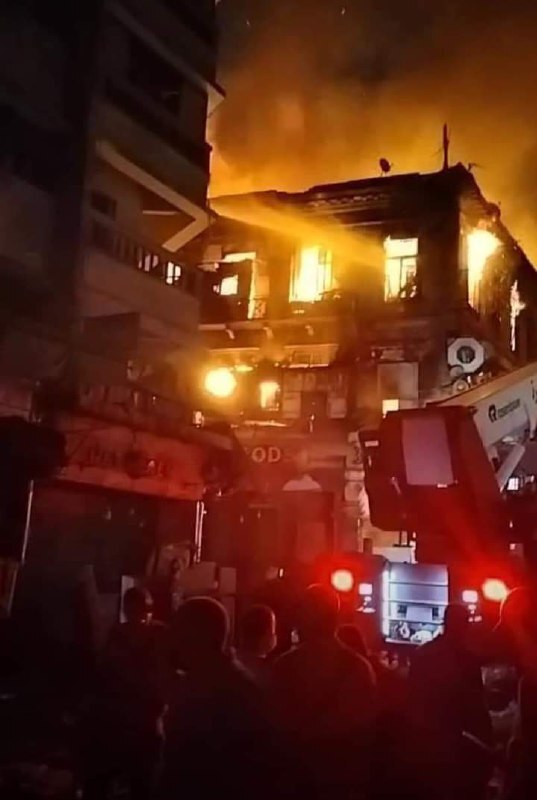 مصر.. السيطرة على حريق هائل بأشهر مناطق القاهرة التجارية (صور)