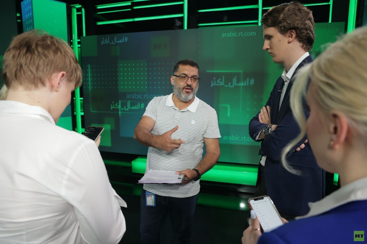 قناة RT ARABIC تجري برنامجا تدريبيا للطلاب المستعربين (صور)