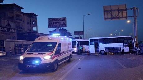 حافلة تقل سائحين من روسيا وبيلاروس تتعرض لحادث في أنطاليا التركية