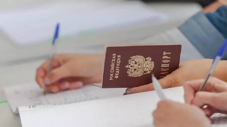 إعلام: التشيك لن تعترف بجوازات السفر الروسية غير البيومترية
