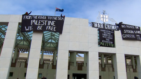 متظاهرون مؤيدون لفلسطين يقتحمون البرلمان الأسترالي