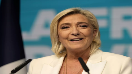 سياسي فرنسي يتحدث عن خطوة لوبان الأولى حال وصولها إلى السلطة