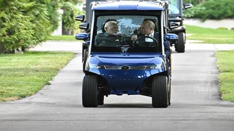 بعيدا عن الرسميات.. بوتين وضيفه مودي في جولة بسيارة ملعب الغولف