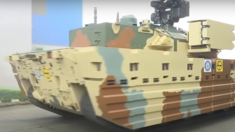 الهند تكشف عن دبابتها الجديدة (فيديو)