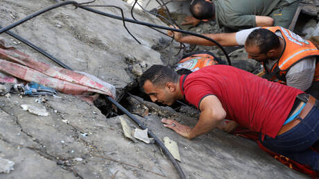 الدفاع المدني بغزة: عثرنا على جثامين متفحمة وبيوت أحرقت بالكامل في منطقة الصناعة وتل الهوا (فيديو)