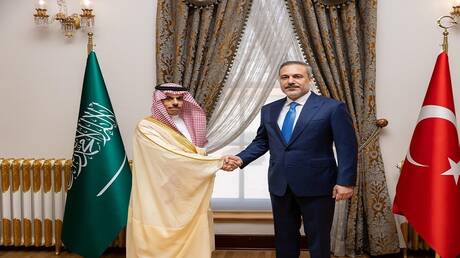 وزيرا الخارجية السعودي والتركي يؤكدان على ضرورة وقف إطلاق النار في غزة وتطبيق 